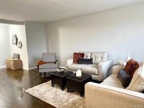 43-60-60 Douglaston Pkwy in Queens, NY - Building Photo - Building Photo