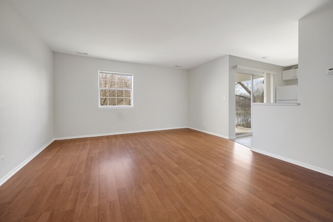 93 N Victoria Ln in Streamwood, IL - Building Photo - Building Photo