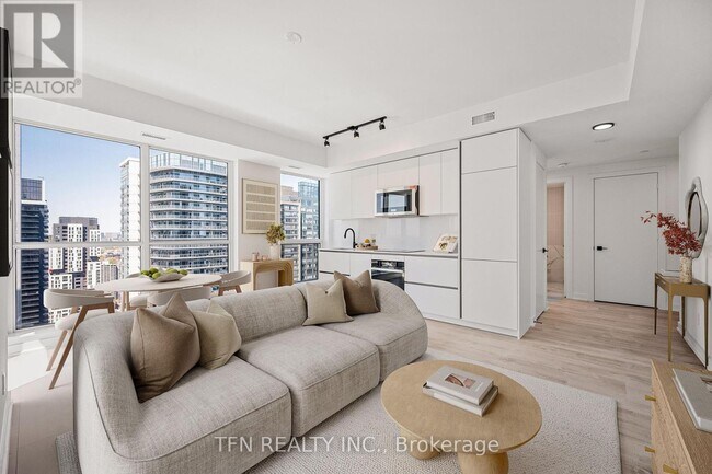 327-4327 King St W in Toronto, ON - Building Photo - Building Photo