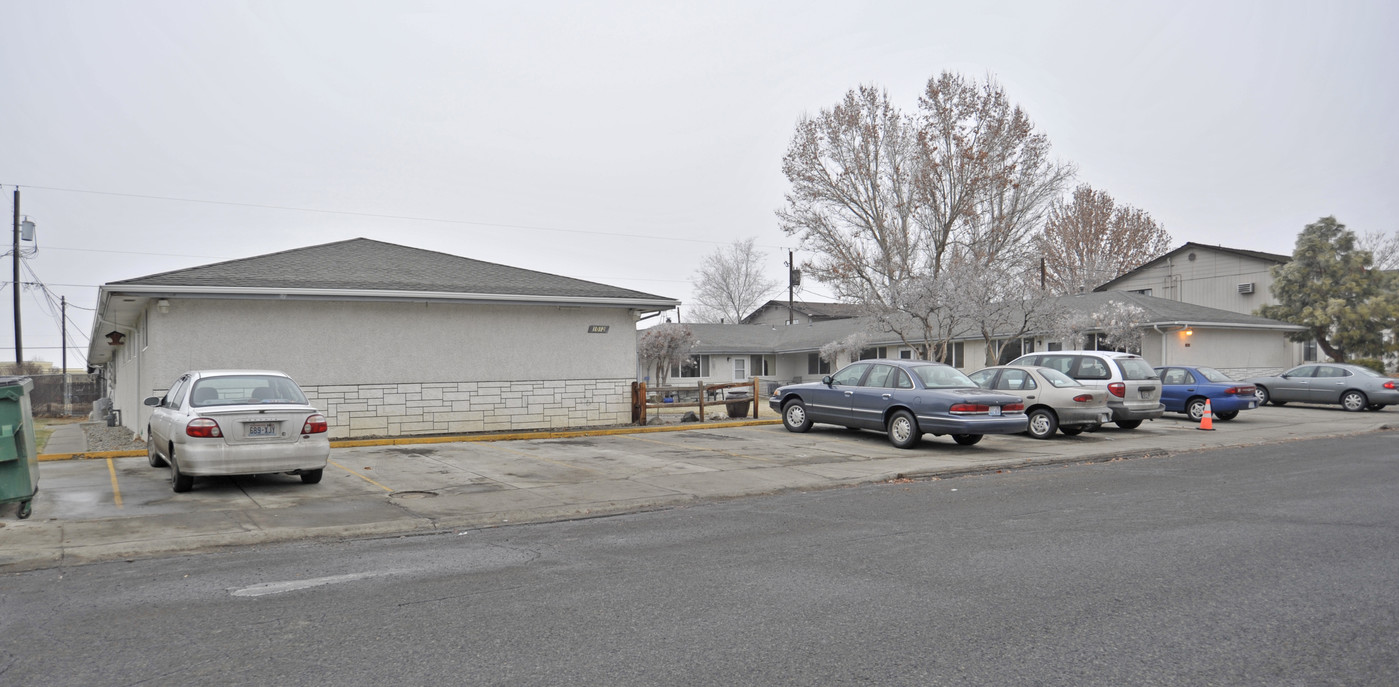 1010 S 41st Ave in Yakima, WA - Building Photo