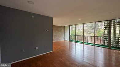 7753 Patriot Dr in Annandale, VA - Foto de edificio - Building Photo