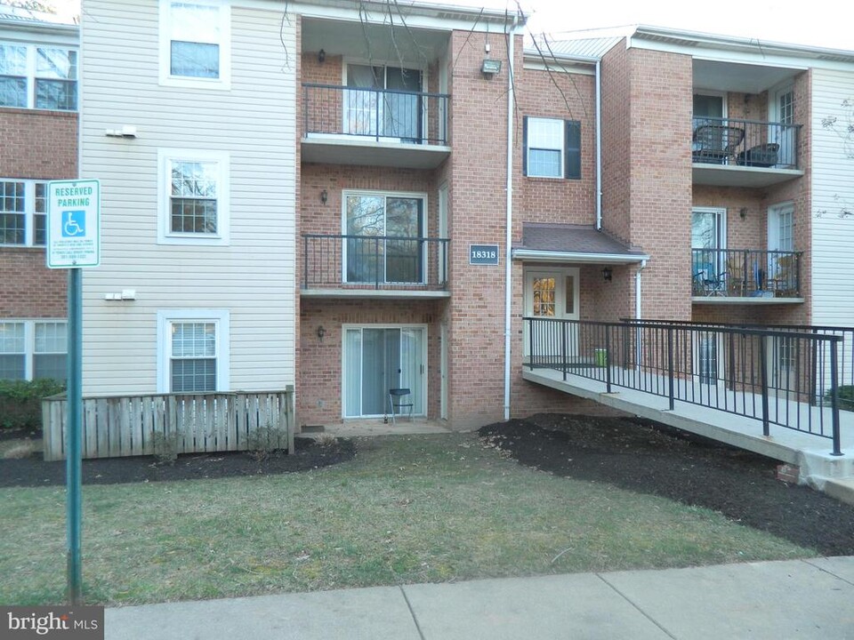 18318 Streamside Dr in Gaithersburg, MD - Building Photo