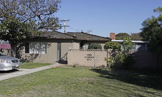 114 E 23rd St in Costa Mesa, CA - Building Photo - Building Photo