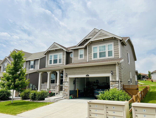 16100 Azalea Ave in Parker, CO - Foto de edificio - Building Photo