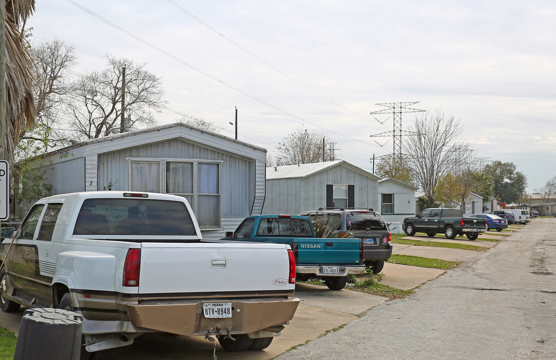 Tanner Road Mobile Home Park in Houston, TX - Building Photo