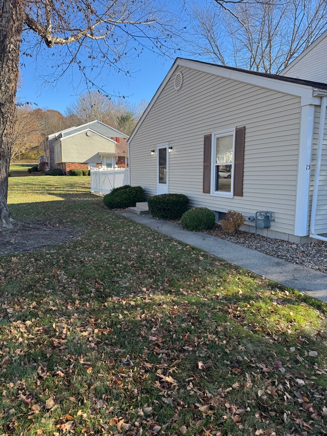 15 S Yorktown Rd in Macomb, IL - Building Photo - Building Photo