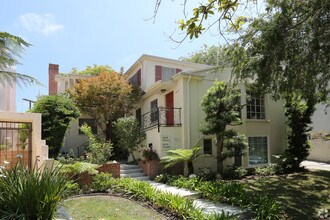 1664-1666 1/2 Malcolm Ave in Los Angeles, CA - Foto de edificio - Building Photo