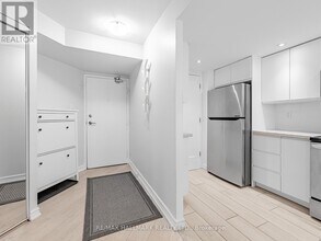 77 Maitland Pl in Toronto, ON - Building Photo - Building Photo