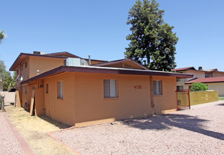 The Hopi Sun Apartments in Phoenix, AZ - Building Photo - Building Photo