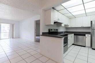 490 NW 20th St in Boca Raton, FL - Building Photo - Building Photo