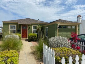645 Hamilton Ave in Seaside, CA - Building Photo