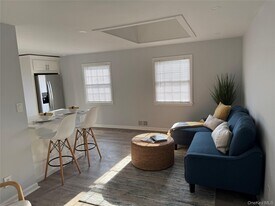 1 E Main St in Huntington, NY - Building Photo