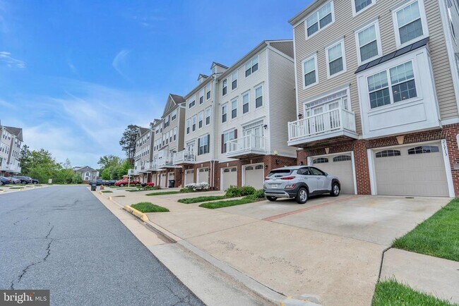 21723 Indian Summer Terrace in Sterling, VA - Building Photo - Building Photo