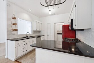 6501 Brush Country Rd in Austin, TX - Building Photo - Building Photo