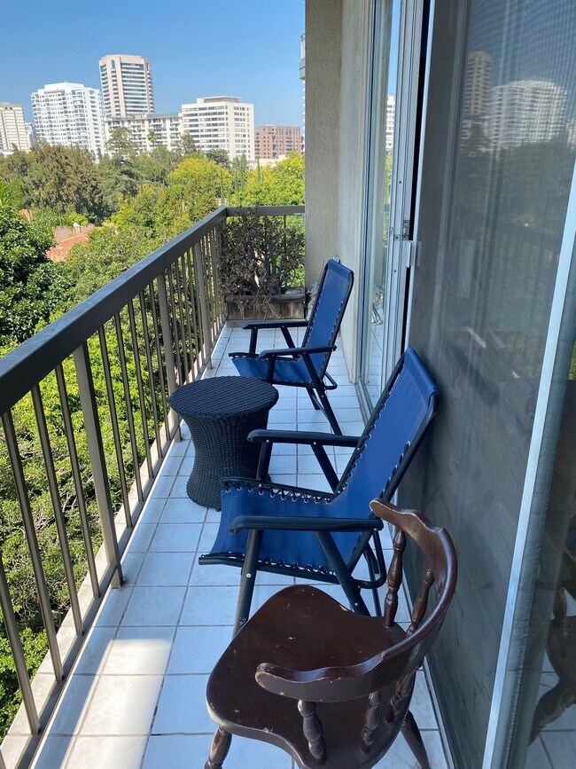 10747 Wilshire Blvd, Unit 808 in Los Angeles, CA - Building Photo - Building Photo