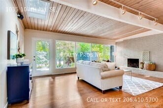 1035 104th Ave SE in Bellevue, WA - Building Photo - Building Photo