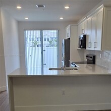 253 SW 170th Ave in Pembroke Pines, FL - Building Photo - Building Photo
