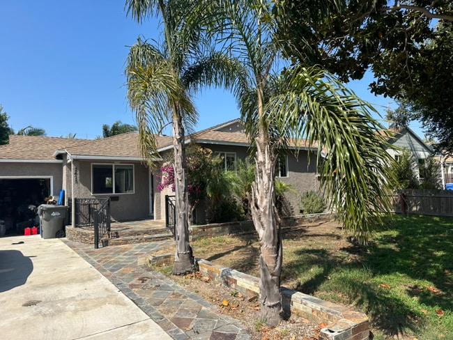 property at 2615 Armour Ln