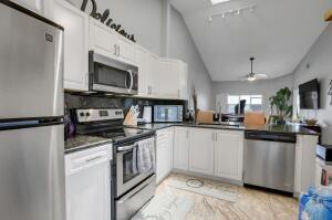 3793 Island Club Cir E in Atlantis, FL - Building Photo