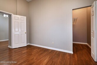 1216 S 1st St, Unit 3 in Louisville, KY - Building Photo - Building Photo