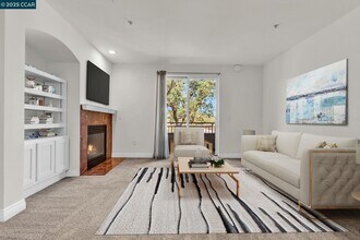 1310 Creekside Dr in Walnut Creek, CA - Building Photo - Building Photo