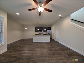 737 Milestone Pk in New Braunfels, TX - Foto de edificio - Building Photo