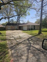 24606 Green Moss Dr in Huffman, TX - Building Photo