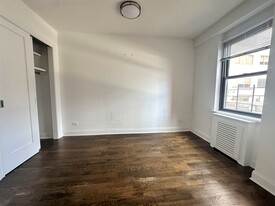165 E 33rd St, Unit 4R in New York, NY - Building Photo