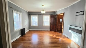 68-09 Alderton St in Queens, NY - Building Photo