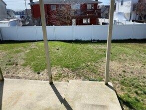 40 Yacht Club Rd in Babylon, NY - Building Photo - Building Photo