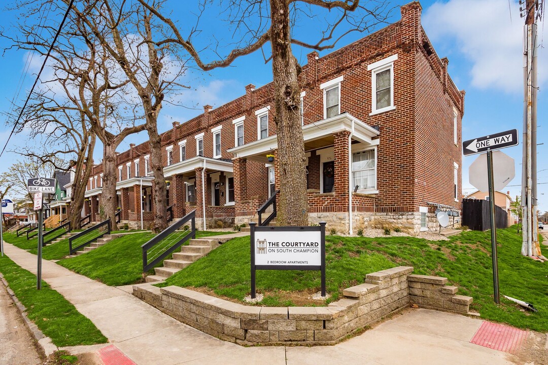 The Courtyard on South Champion in Columbus, OH - Building Photo