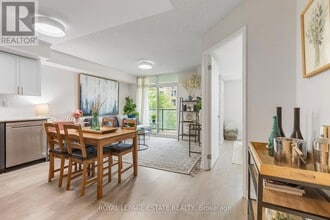 816 Lansdowne Ave in Toronto, ON - Building Photo - Building Photo