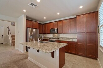 958 Tangella Ter in Davis, CA - Foto de edificio - Building Photo