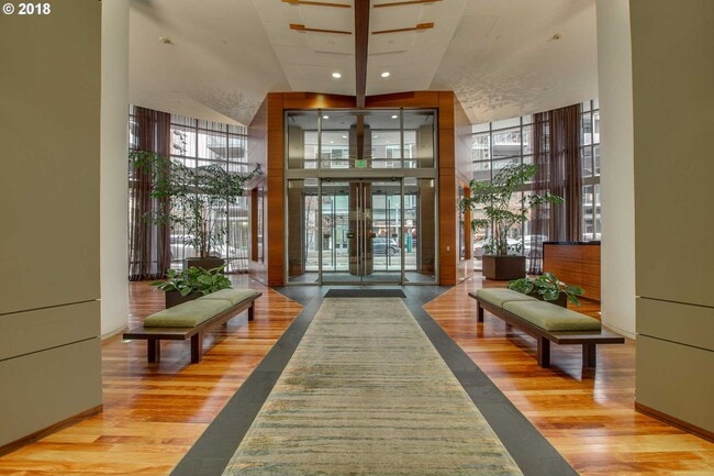3601 S River Pkwy in Portland, OR - Foto de edificio - Building Photo