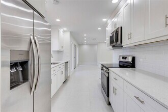 4820 Tyler St in Hollywood, FL - Building Photo - Building Photo