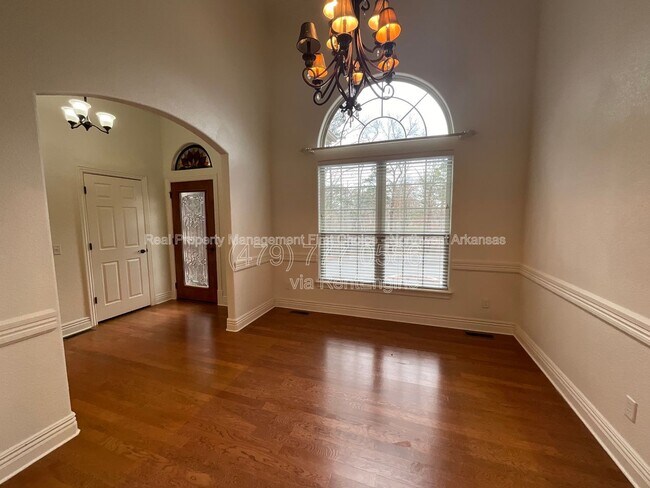 1 Dent Ln in Bella Vista, AR - Foto de edificio - Building Photo