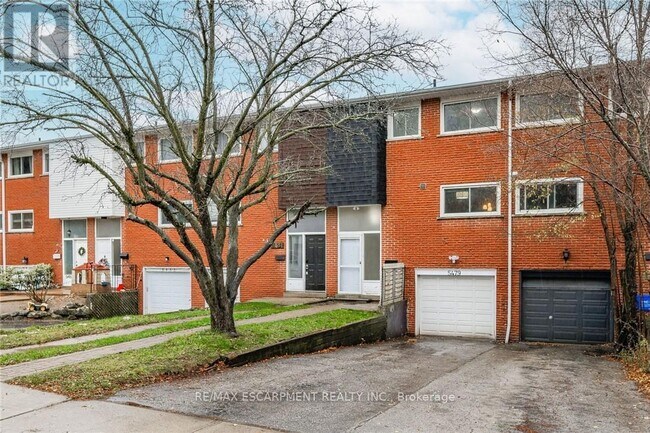 5479 Schueller Crescent in Burlington, ON - Building Photo - Building Photo