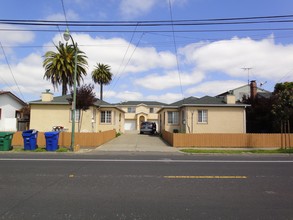 425-431 Santa Clara Ave in Alameda, CA - Building Photo - Building Photo