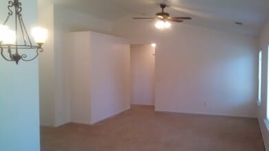 2101 Coughlin Ct in Dos Palos, CA - Building Photo - Building Photo