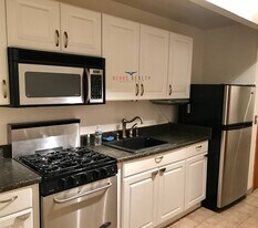 48-31 44th St in Queens, NY - Building Photo