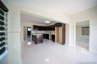 1748 NE 180th St in North Miami Beach, FL - Building Photo - Building Photo