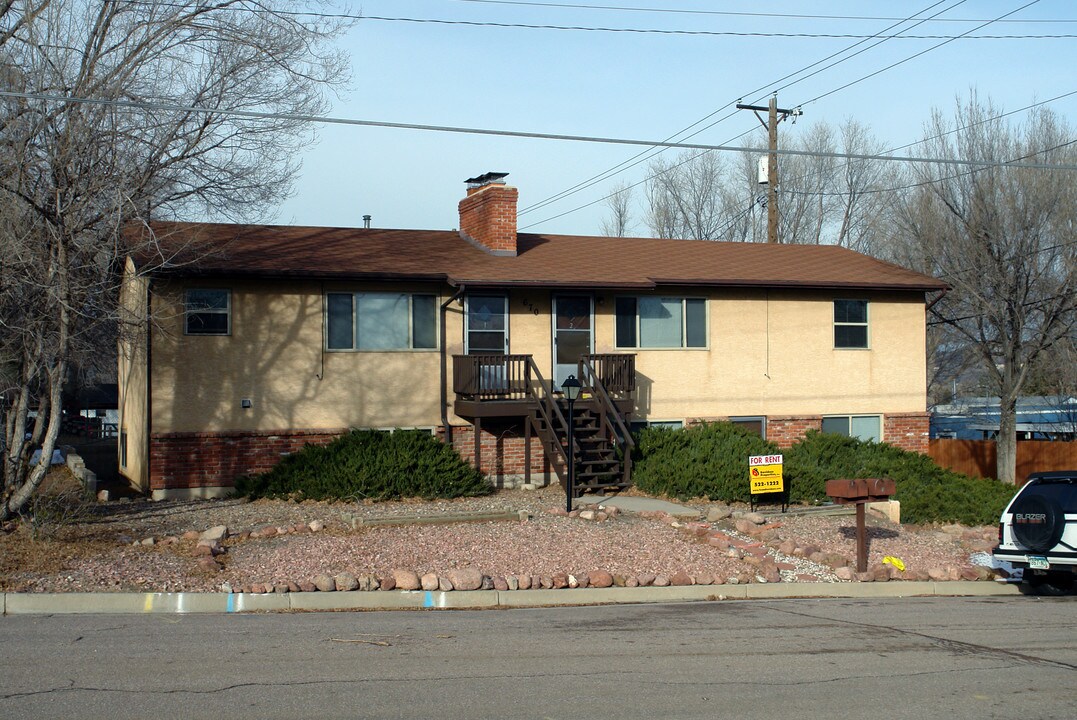 670 W Van Buren St in Colorado Springs, CO - Foto de edificio