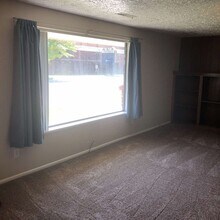 324 E Dewey Ave in Nampa, ID - Building Photo - Building Photo