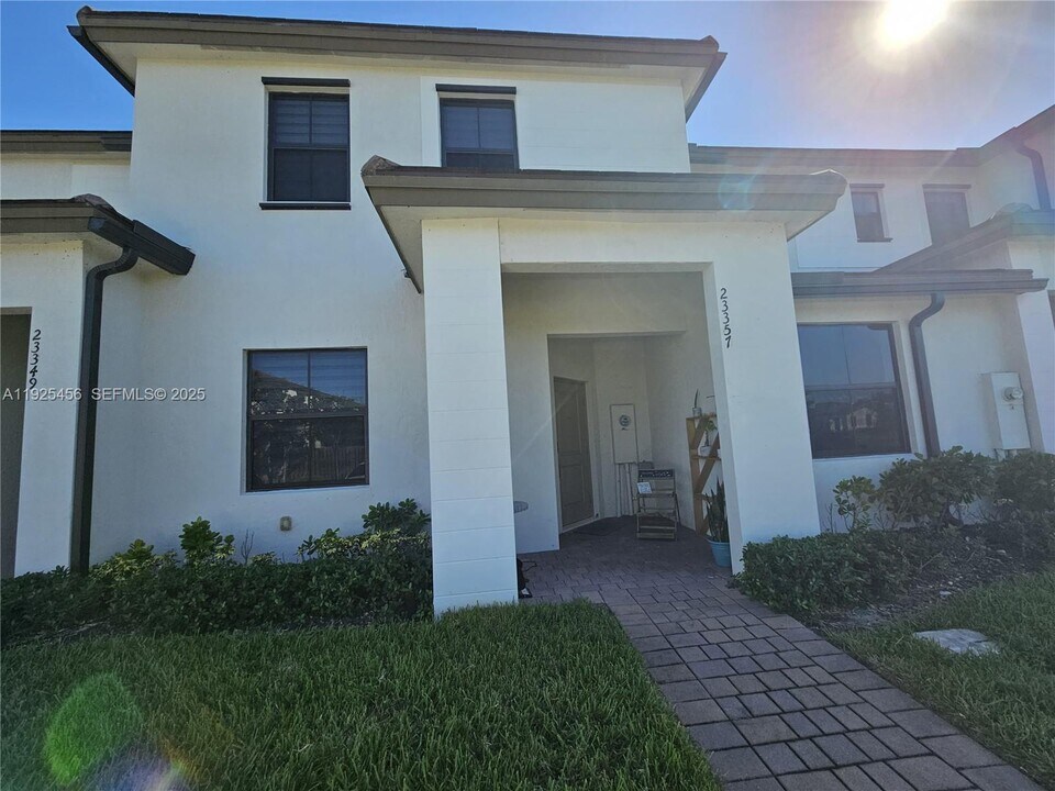 23357 SW 129th Path in Homestead, FL - Building Photo