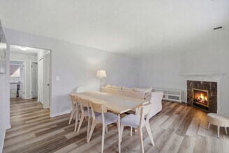 2113 Ammer Ridge Ct in Glenview, IL - Building Photo - Building Photo