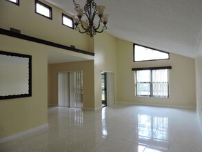 166 Sparrow Dr in Royal Palm Beach, FL - Foto de edificio - Building Photo