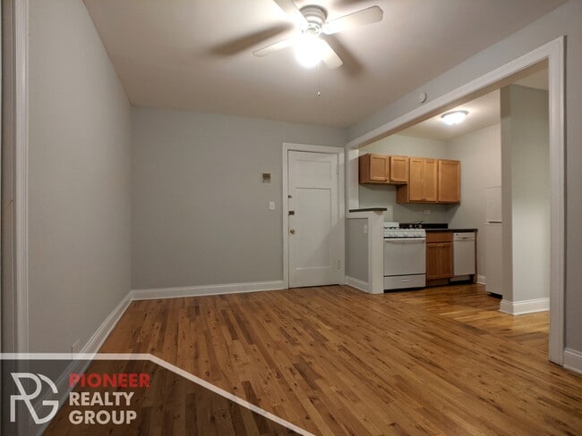 833 W Wolfram St, Unit 3