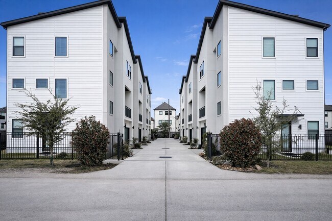 10806 Warwana Rd in Houston, TX - Building Photo - Building Photo