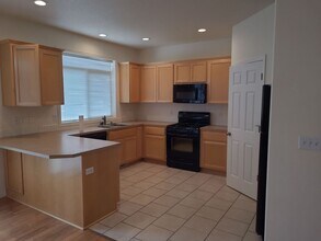 3400 W Mariner Ln in Moses Lake, WA - Foto de edificio - Building Photo