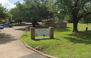 109 S Dunbar Ln in Emory, TX - Building Photo